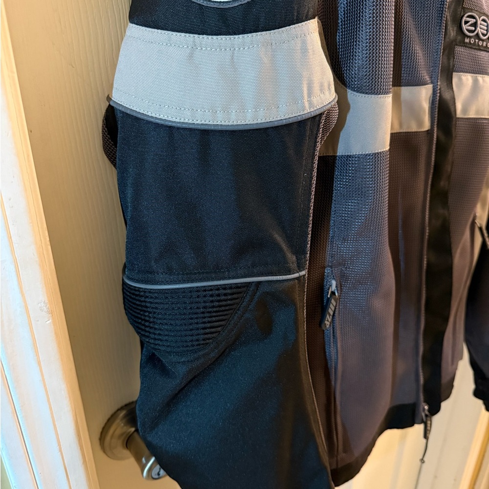 Zero Motorcycles Armored Riding Jacket – XL – Black/Gray – Windproof Protection - Picture 5 of 9